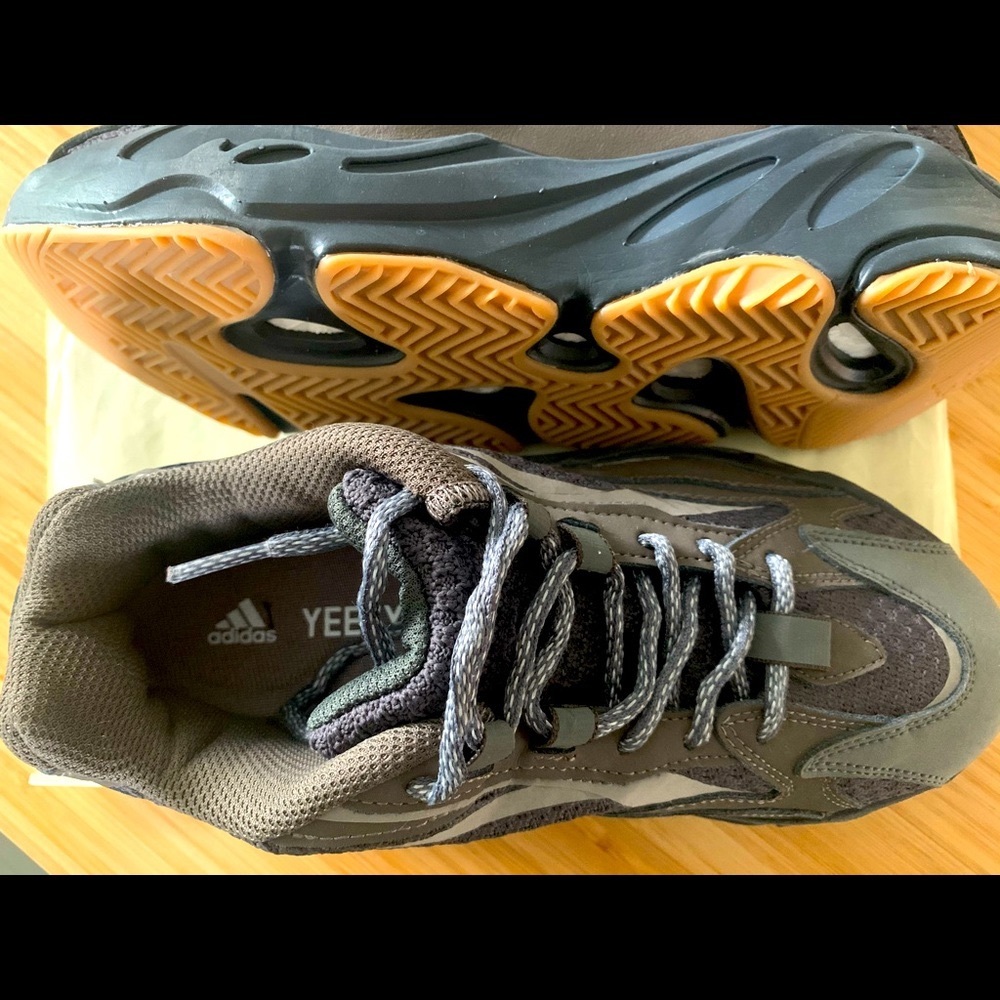 Yeezy Boost 700v2